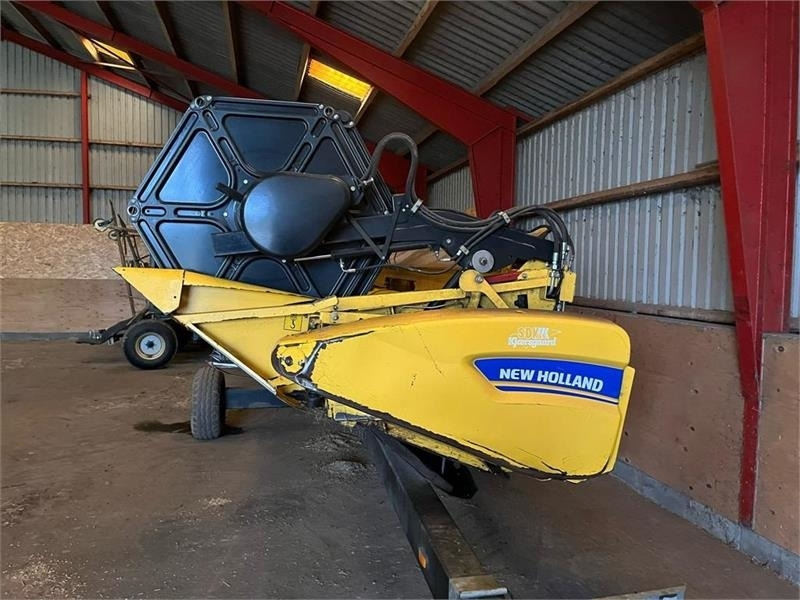 Combine harvester New Holland CX 6090 4wd: picture 15