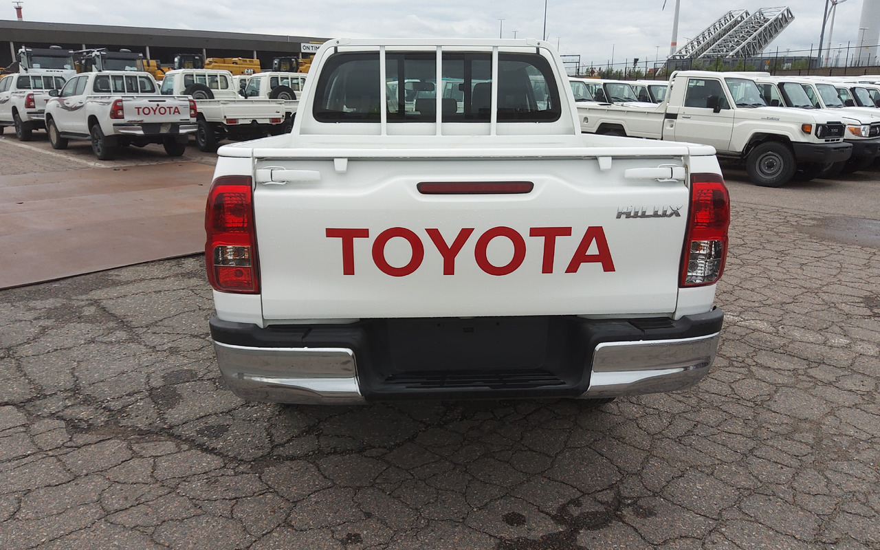 Toyota Hilux / Revo Pick-up double cabin pack security 2.4L Turbo Diesel Manual - Car: picture 5 Toyota Hilux / Revo Pick-up double cabin pack security 2.4L Turbo Diesel Manual - Car: picture 5
