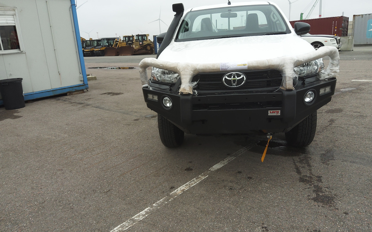 Toyota Hilux / Revo RHD Pick-up single Cab 2.8L Diesel Manual - Car: picture 2 Toyota Hilux / Revo RHD Pick-up single Cab 2.8L Diesel Manual - Car: picture 2