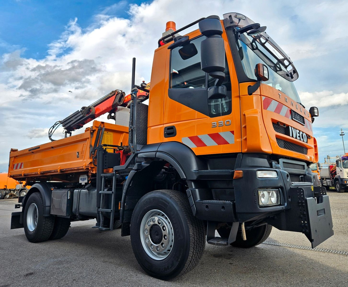 Iveco Trakker 190T33 4x4 Euro5 Kran Palfinger Funk - Tipper, Crane truck: picture 1 Iveco Trakker 190T33 4x4 Euro5 Kran Palfinger Funk - Tipper, Crane truck: picture 1