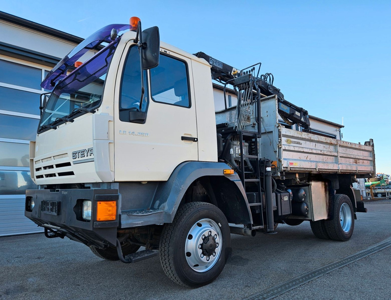 MAN LE 14.250 4x4 HIAB 077BS-2 Kran Greifer - Tipper, Crane truck: picture 4 MAN LE 14.250 4x4 HIAB 077BS-2 Kran Greifer - Tipper, Crane truck: picture 4