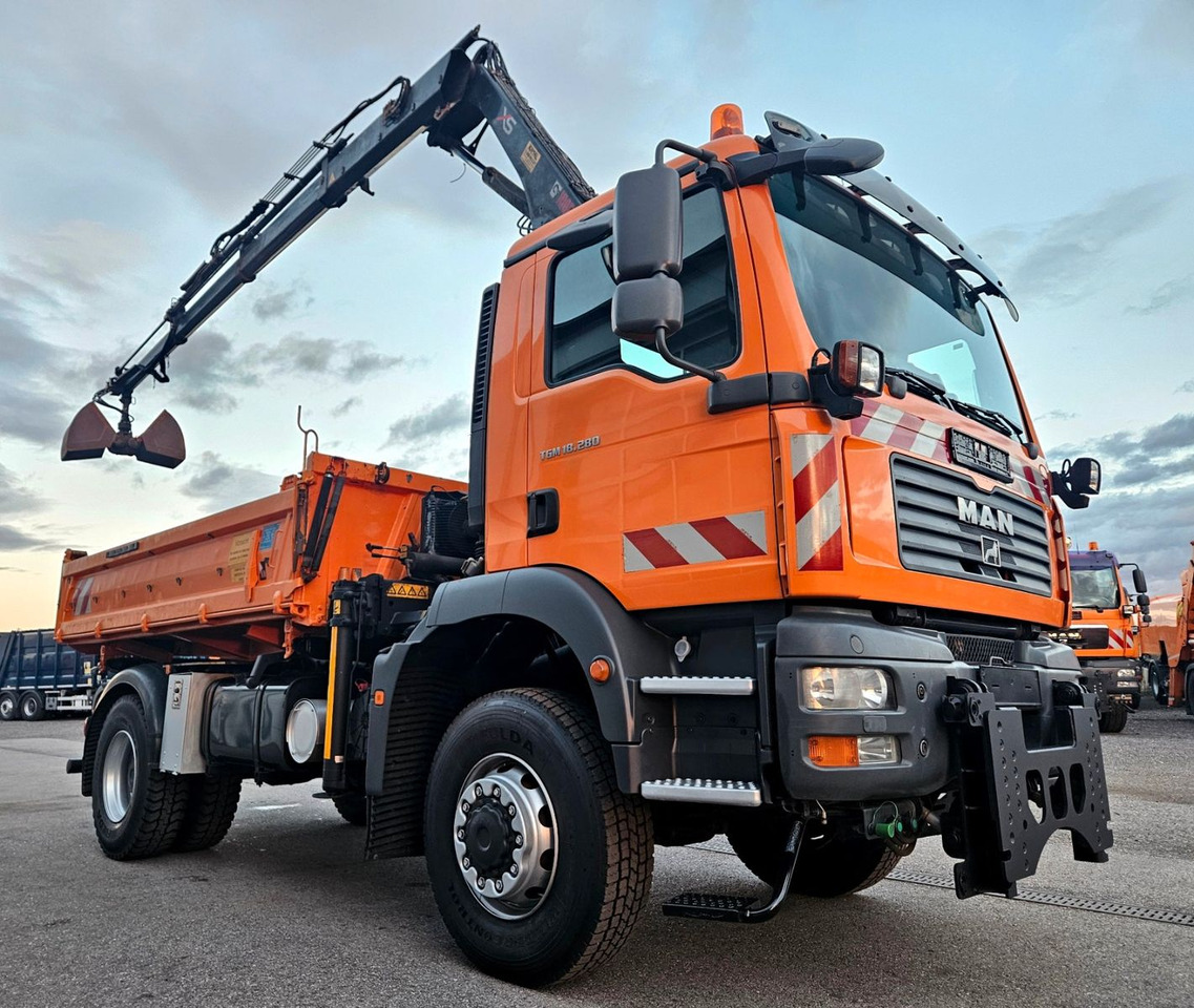 MAN TGM 18.280 4x4 HIAB 111-3 Funk Kran Winterdienst - Tipper, Crane truck: picture 3 MAN TGM 18.280 4x4 HIAB 111-3 Funk Kran Winterdienst - Tipper, Crane truck: picture 3