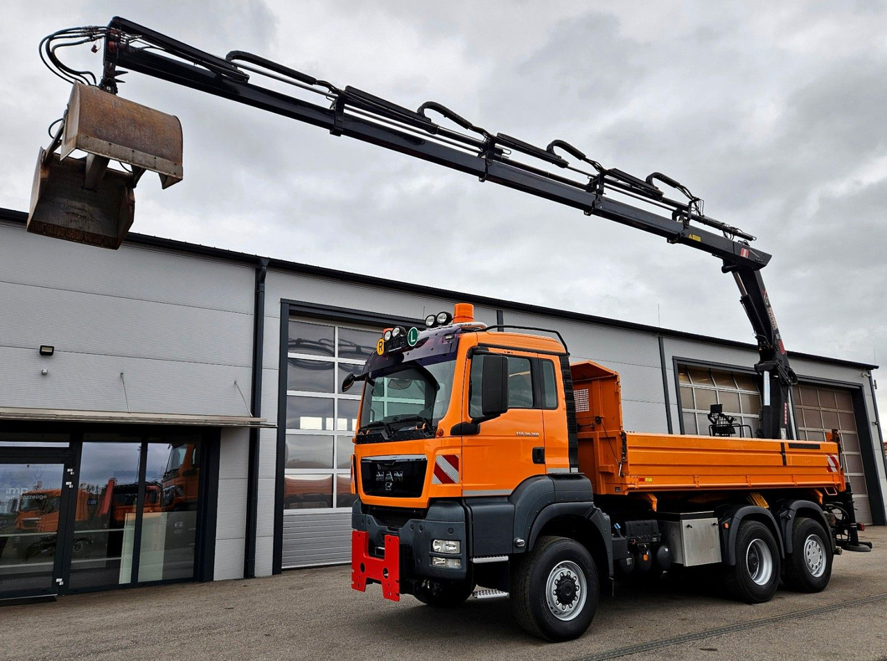 MAN TGS 28.360 6x4-4 HIAB 144E-4 Kran Euro5 - Tipper, Crane truck: picture 1 MAN TGS 28.360 6x4-4 HIAB 144E-4 Kran Euro5 - Tipper, Crane truck: picture 1