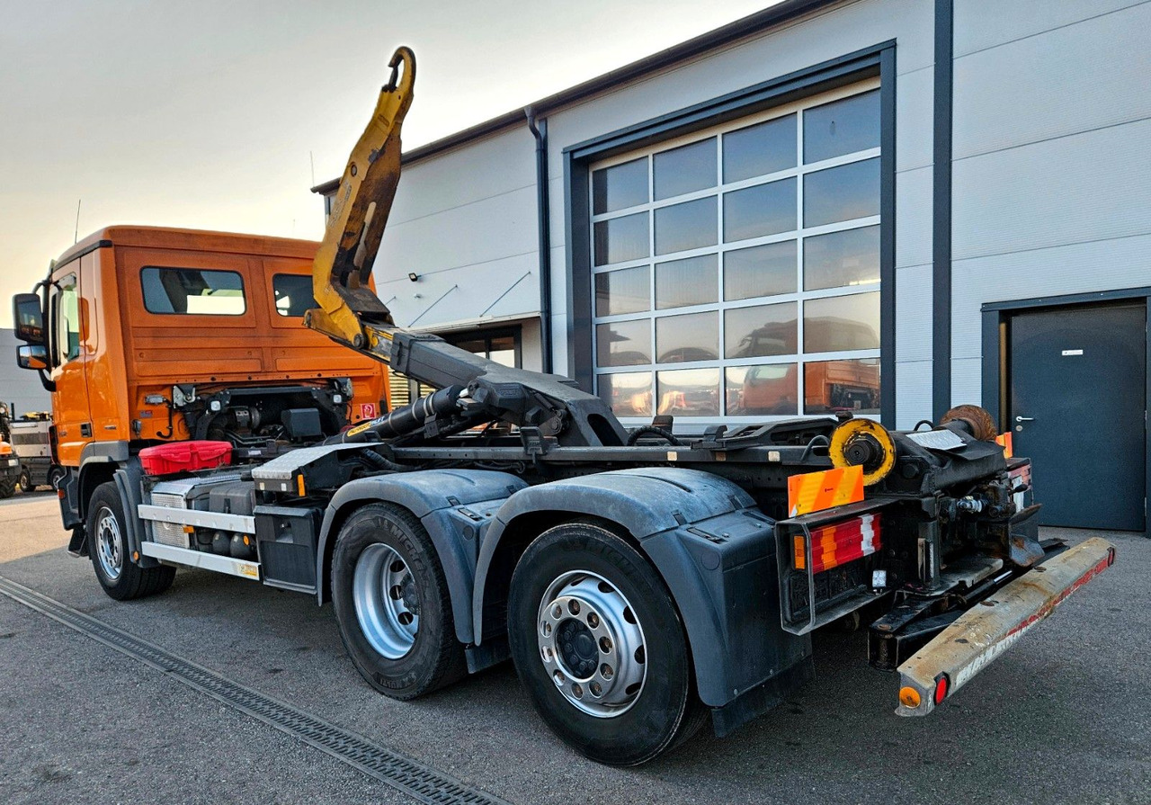 Mercedes-Benz Actros 2532 6x2 MP3 Euro5 - Hook lift truck: picture 3 Mercedes-Benz Actros 2532 6x2 MP3 Euro5 - Hook lift truck: picture 3