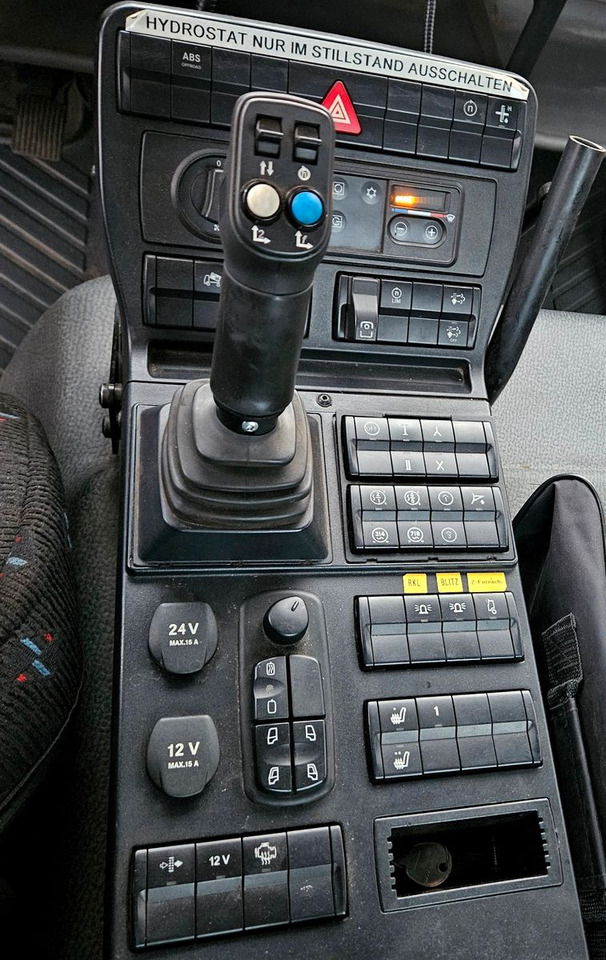 Tipper Unimog U423 UGE Euro6 Hydrostat Schmidt Stratos: picture 13 Tipper Unimog U423 UGE Euro6 Hydrostat Schmidt Stratos: picture 13