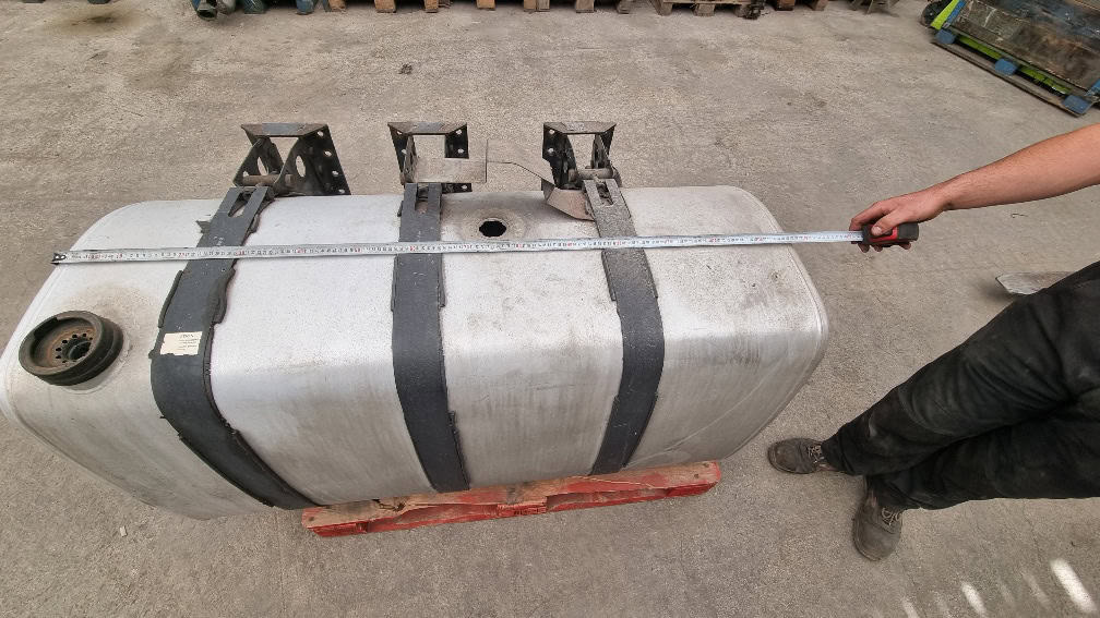 Serbatoio Volvo 570 lt - Fuel tank for Truck: picture 2 Serbatoio Volvo 570 lt - Fuel tank for Truck: picture 2