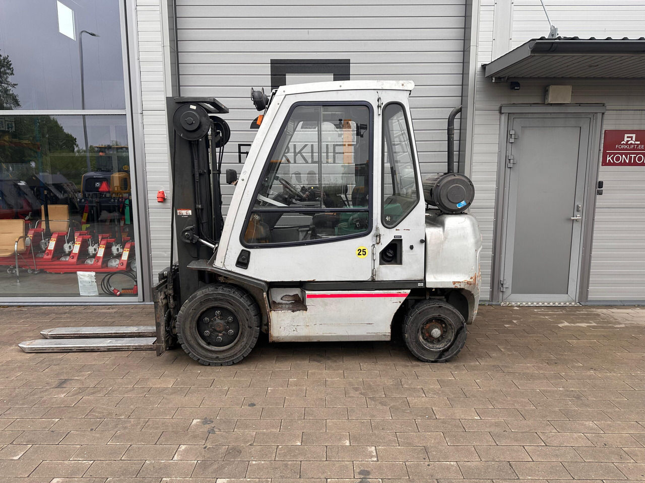 NISSAN YG1D2A32Q - Diesel forklift: picture 2 NISSAN YG1D2A32Q - Diesel forklift: picture 2