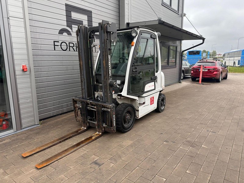 Nissan Y1D2A20Q - Diesel forklift: picture 1 Nissan Y1D2A20Q - Diesel forklift: picture 1