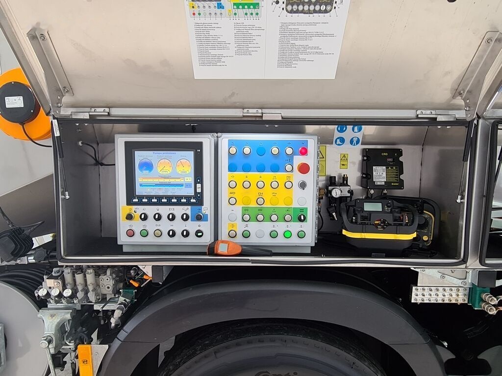 Mercedes-Benz Actros 2543 - Vacuum truck: picture 4 Mercedes-Benz Actros 2543 - Vacuum truck: picture 4