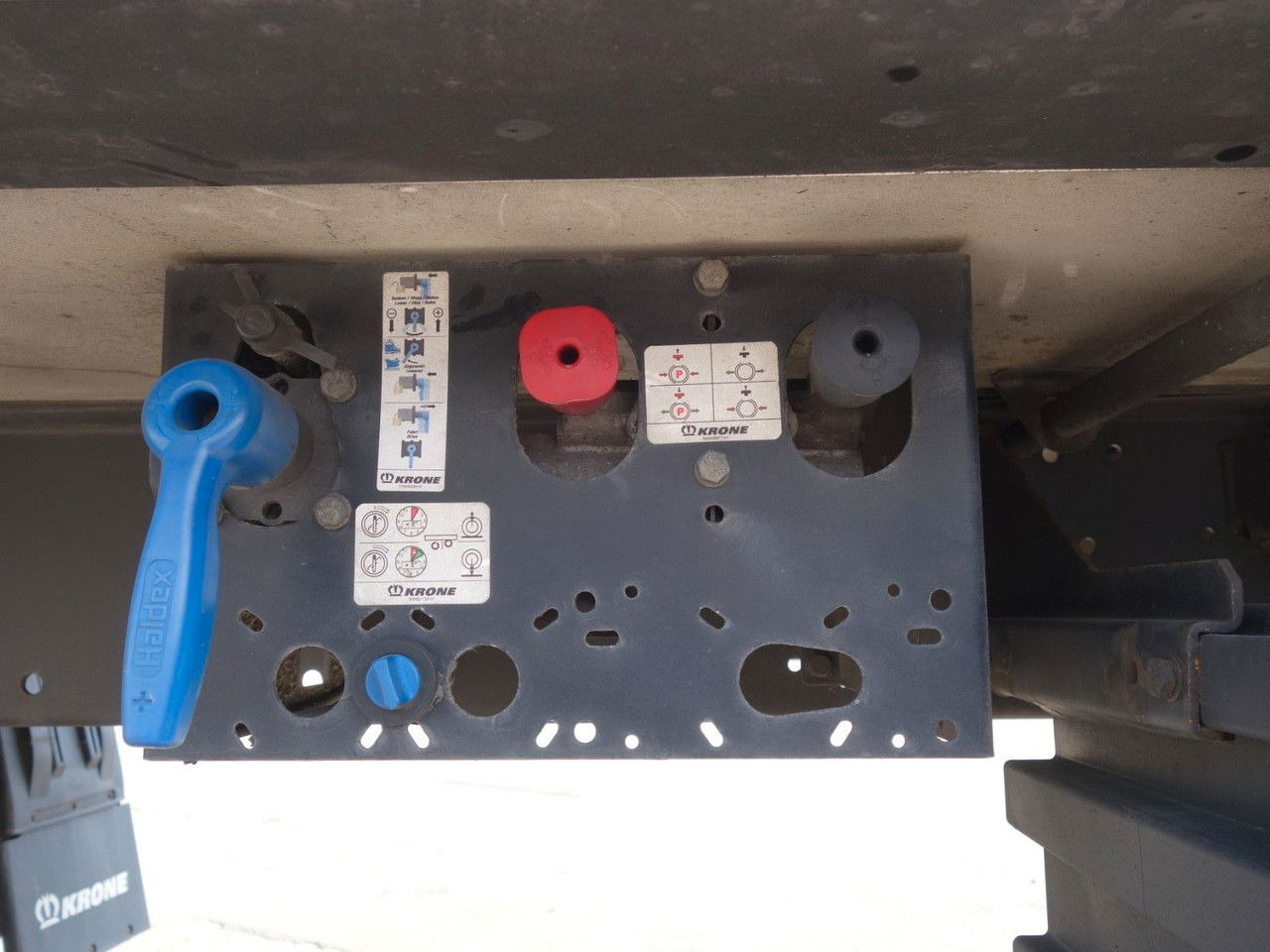 Refrigerator semi-trailer Krone SD Carrier Vector 1350: picture 10 Refrigerator semi-trailer Krone SD Carrier Vector 1350: picture 10