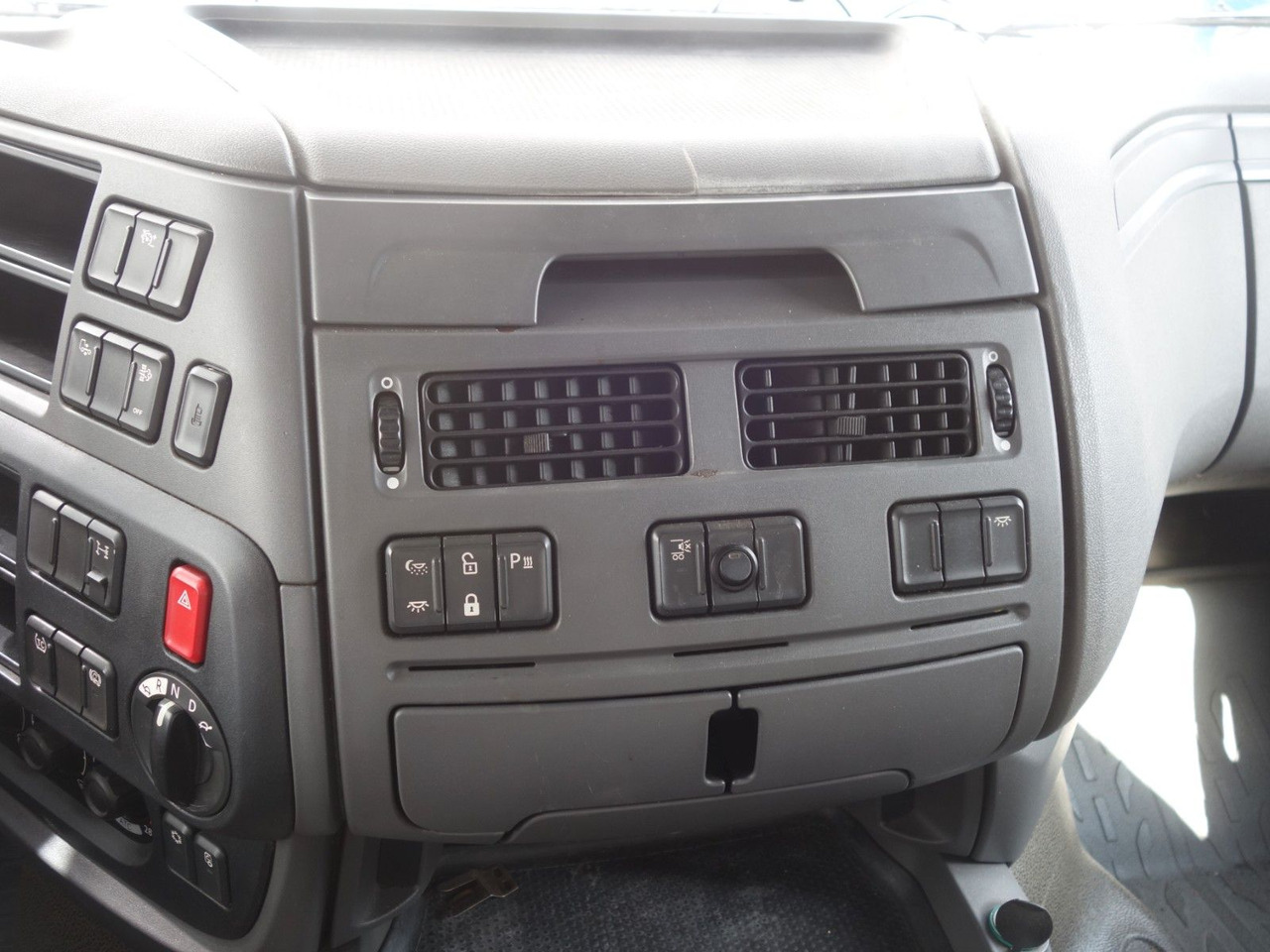 Tractor unit DAF XF 460 SC Standard: picture 17