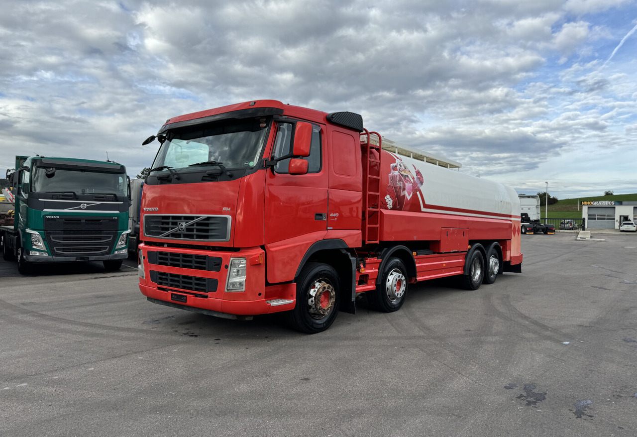 Tank truck (D) 2008 Volvo FH-440 8x2R tank truck: picture 1