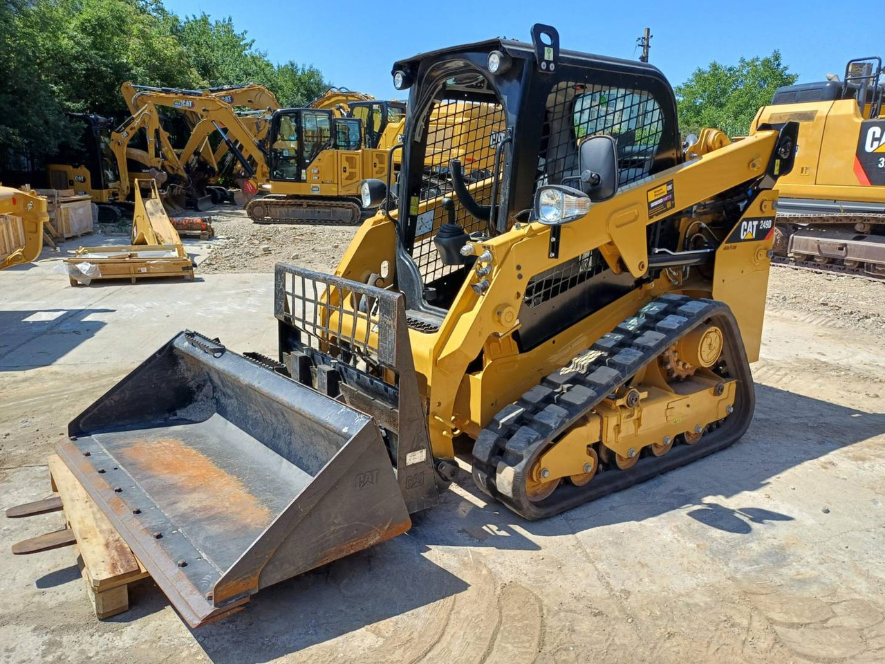 CAT 249D - Compact track loader: picture 1 CAT 249D - Compact track loader: picture 1