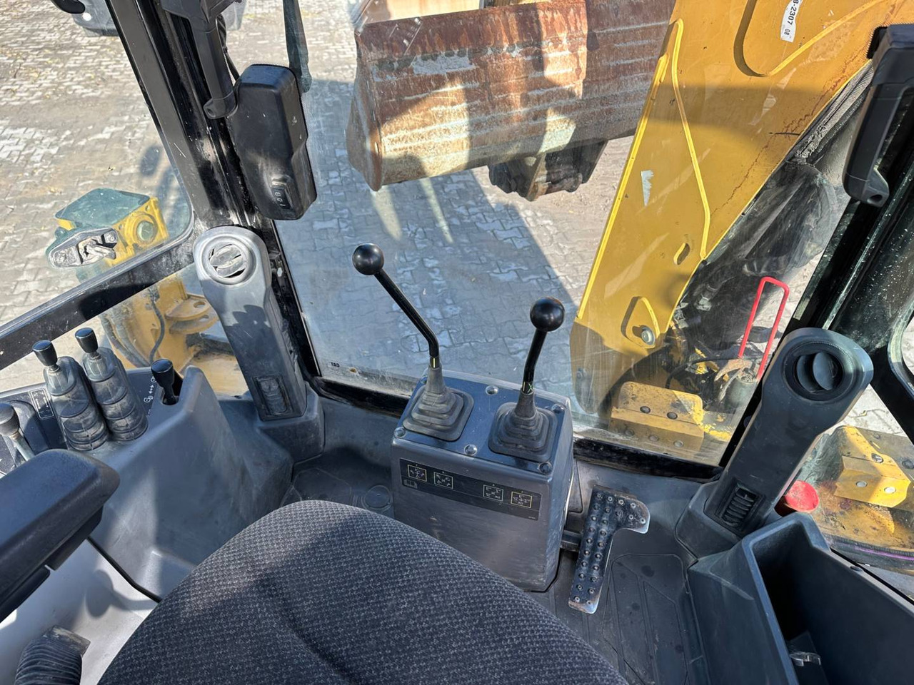 Backhoe loader CAT 428F2: picture 16
