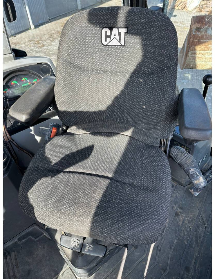 Backhoe loader CAT 428F2: picture 15