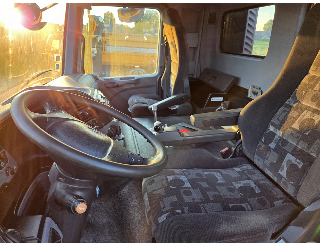 Tipper MERCEDES ACTROS 1836 4X4 TIPPER possible to buy with salt spreader: picture 7