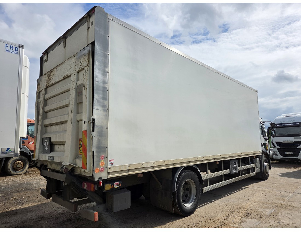 Renault D 280 4X2 Box truck Spring Air suspension Loading Lift Dhollandia - Box truck: picture 2 Renault D 280 4X2 Box truck Spring Air suspension Loading Lift Dhollandia - Box truck: picture 2