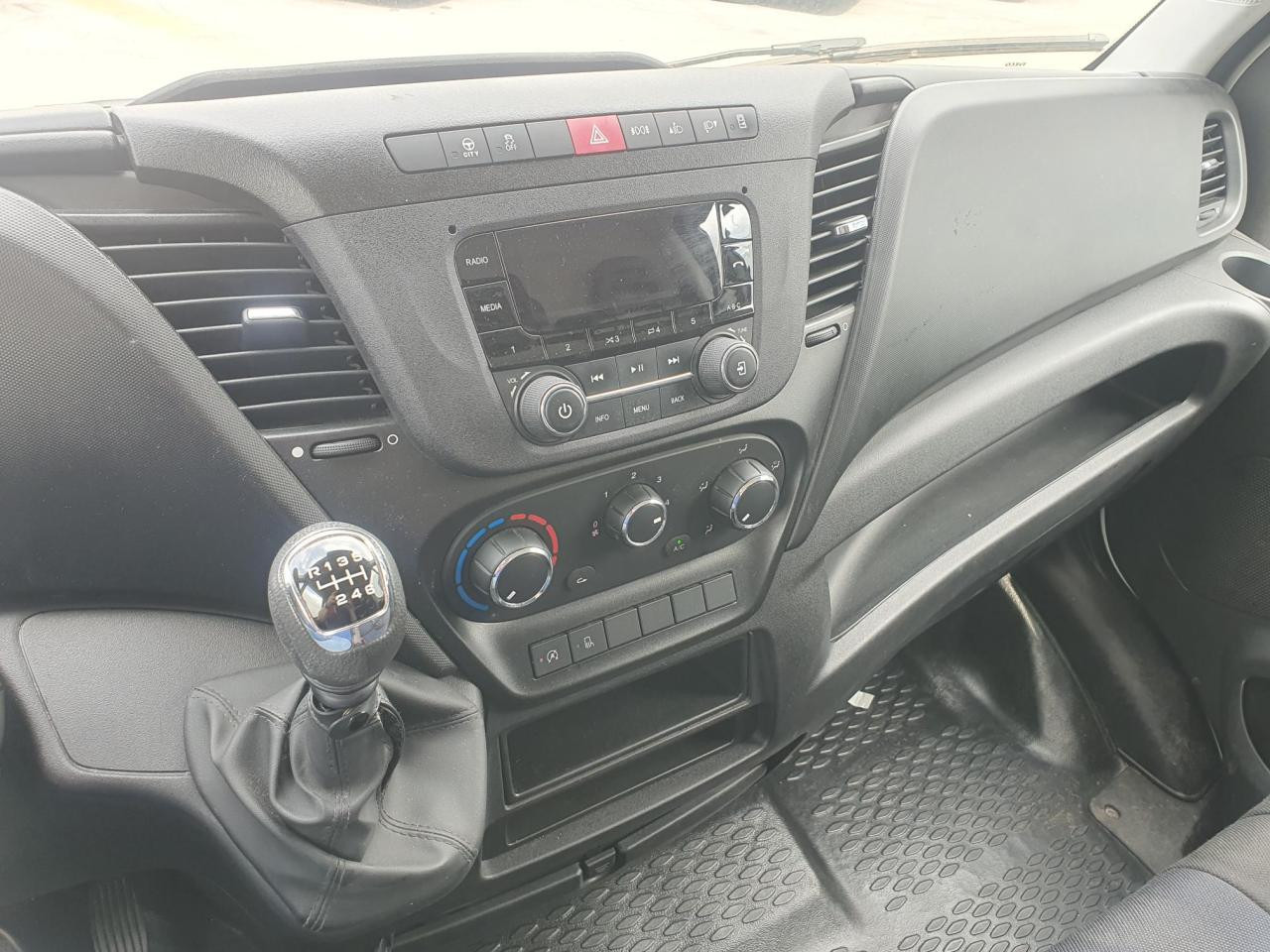 Passenger van IVECO Daily 35S14V: picture 7