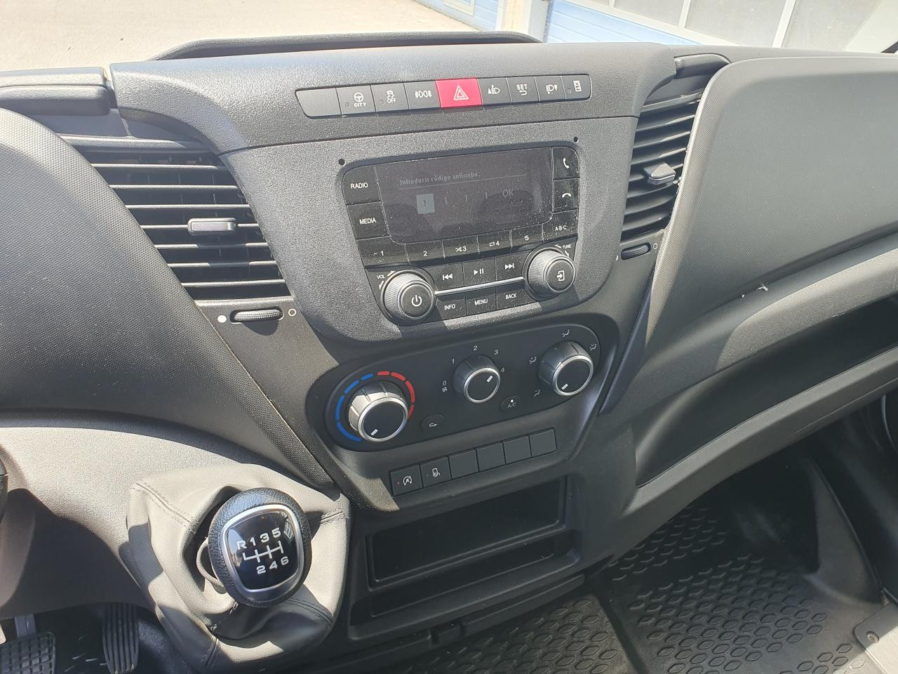 Passenger van IVECO Daily 35S16V: picture 7