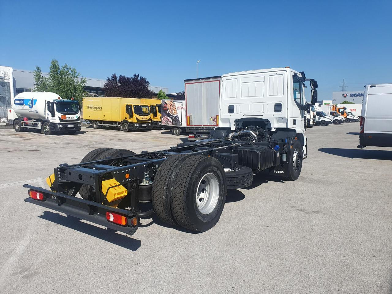 IVECO Eurocargo ML180E32/P - Cab chassis truck: picture 4 IVECO Eurocargo ML180E32/P - Cab chassis truck: picture 4