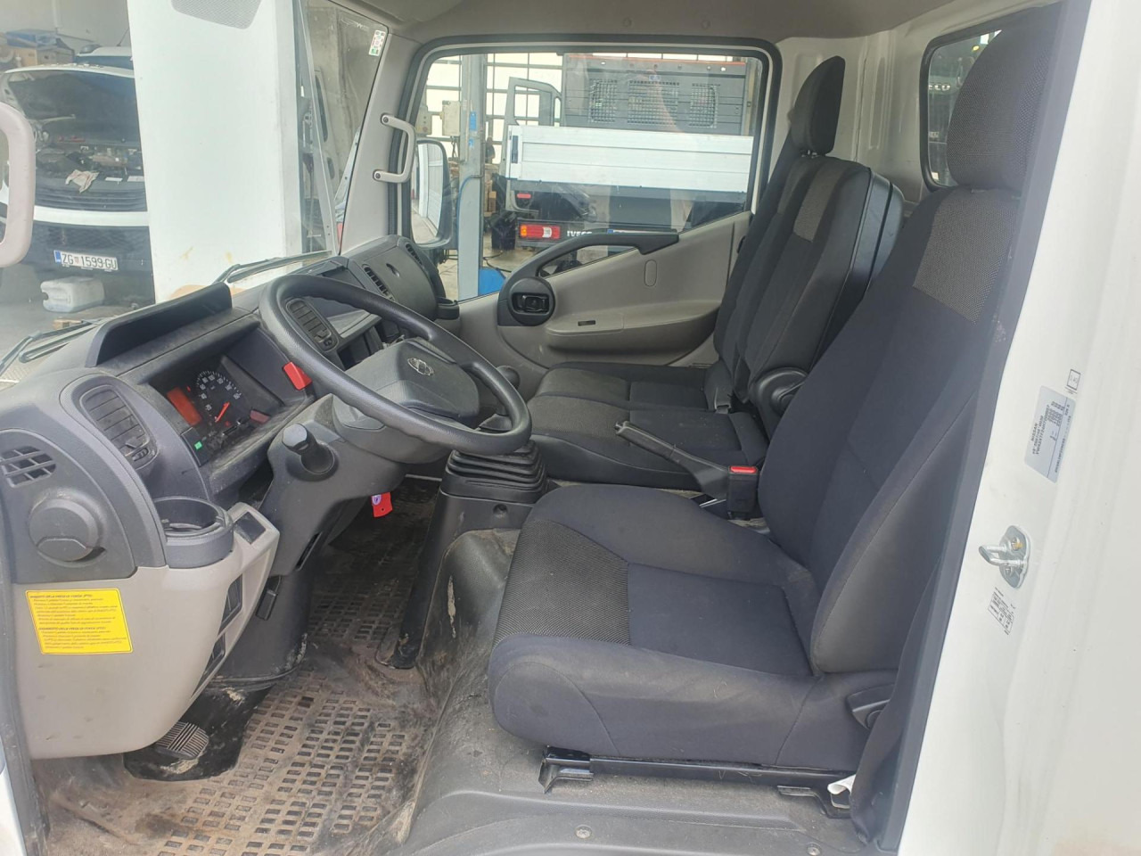 Truck mounted aerial platform NISSAN Cabstar NT400: picture 6 Truck mounted aerial platform NISSAN Cabstar NT400: picture 6