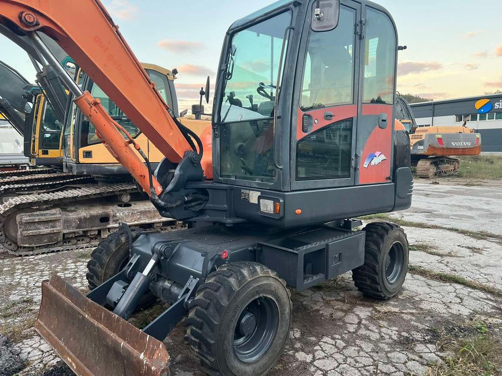 Doosan S55W-V Plus, 4800hours - Wheel excavator: picture 2 Doosan S55W-V Plus, 4800hours - Wheel excavator: picture 2