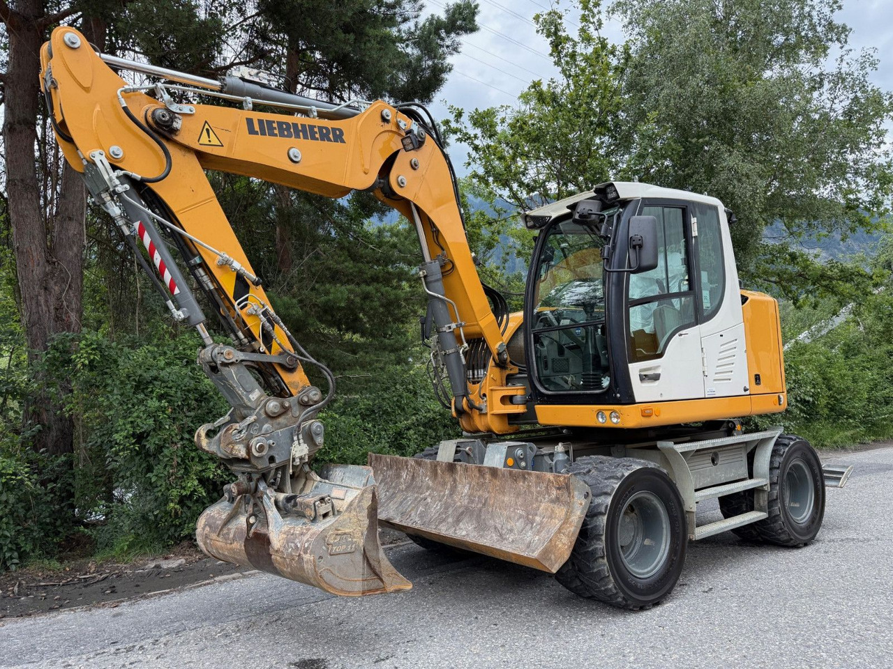Liebherr A910 Compact Litronic,4 Schaufeln,Schnellwechsle - Wheel excavator: picture 4 Liebherr A910 Compact Litronic,4 Schaufeln,Schnellwechsle - Wheel excavator: picture 4