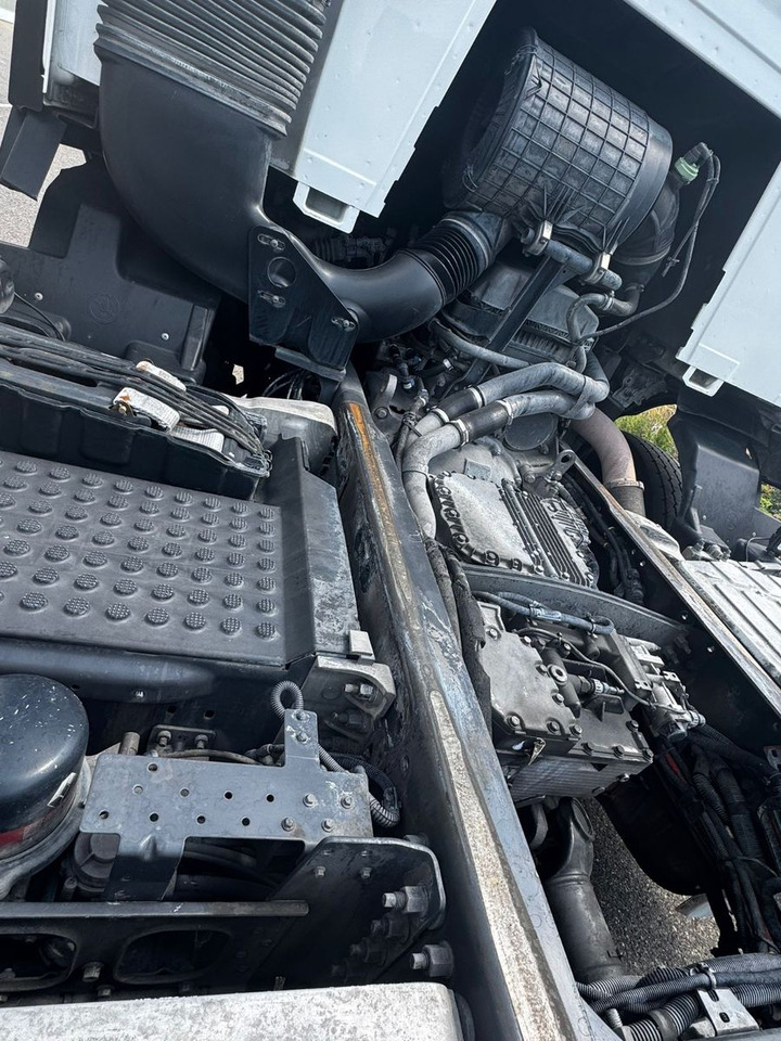 Cab chassis truck Renault T460 6x2, E6, Fahrgestell: picture 9