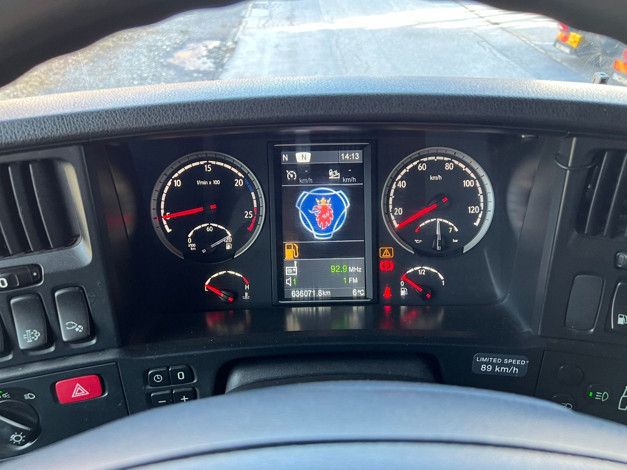 Curtainsider truck Scania R440 4x2, Euro 6, Ladebordwand, Retarder: picture 15 Curtainsider truck Scania R440 4x2, Euro 6, Ladebordwand, Retarder: picture 15