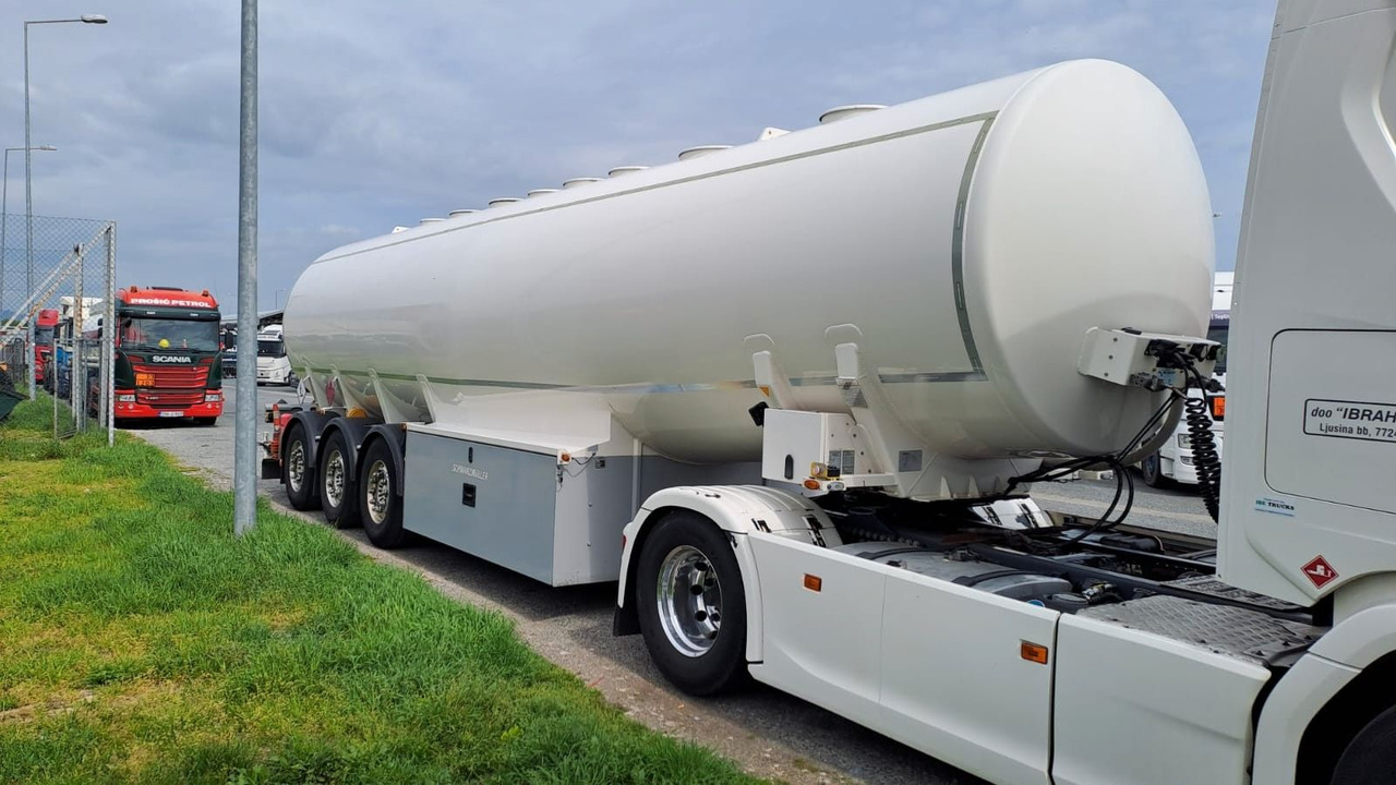 Schwarzmüller 4 Kammern, ADR, Treibstoff Fuel - Tank semi-trailer: picture 3 Schwarzmüller 4 Kammern, ADR, Treibstoff Fuel - Tank semi-trailer: picture 3