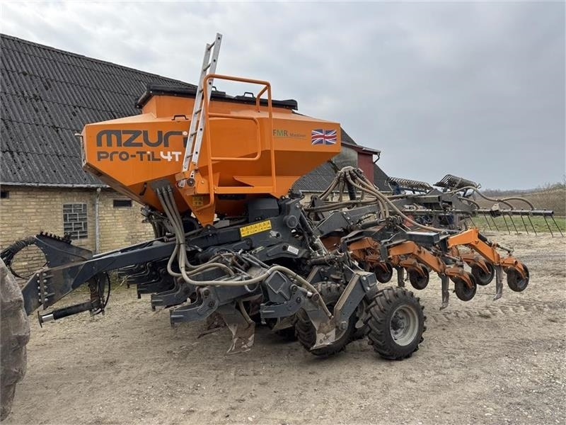 Mzuri Pro-Till 4T Med en del extra tilbehør/reserv - Seed drill: picture 1 Mzuri Pro-Till 4T Med en del extra tilbehør/reserv - Seed drill: picture 1