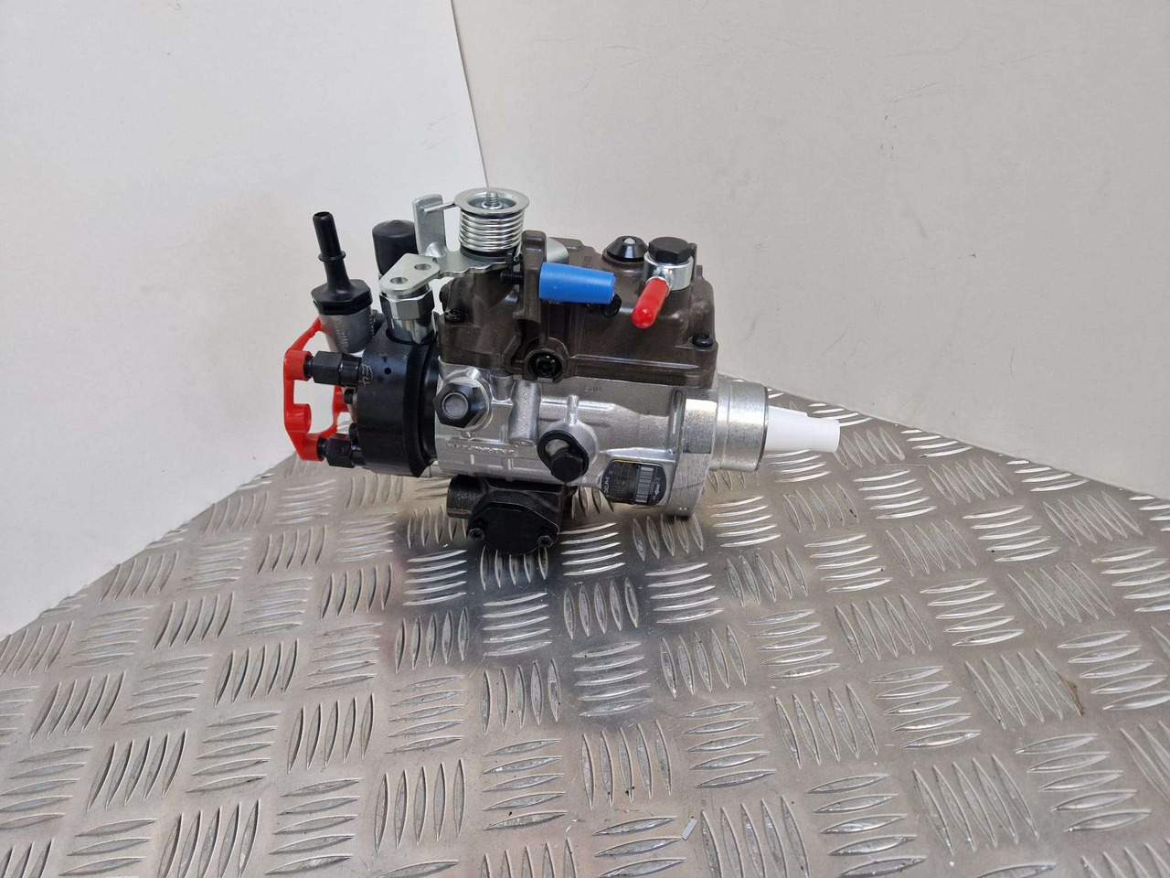 320/06933 12V injection pump 9520A512G Delphi - Engine and parts for Construction machinery: picture 2 320/06933 12V injection pump 9520A512G Delphi - Engine and parts for Construction machinery: picture 2