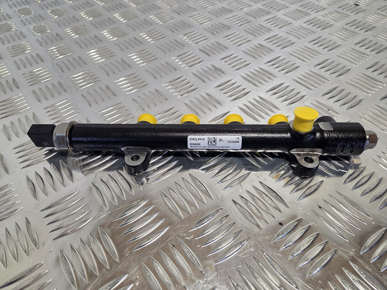 Delphi 28396695 GENUINE Fuel Rail JCB 320/A6548 NEW - Engine and parts for Construction machinery: picture 1 Delphi 28396695 GENUINE Fuel Rail JCB 320/A6548 NEW - Engine and parts for Construction machinery: picture 1