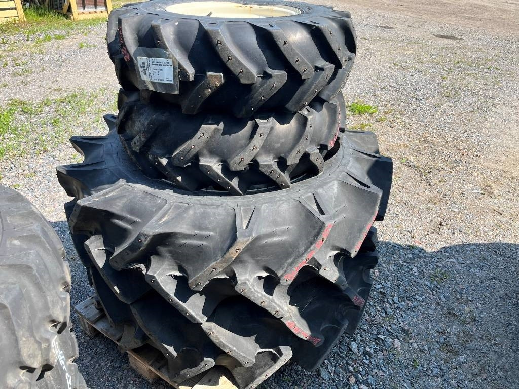 13,6 - 26 9,5-16 Däck Branson Minitraktor - Tire for Agricultural machinery: picture 1 13,6 - 26 9,5-16 Däck Branson Minitraktor - Tire for Agricultural machinery: picture 1