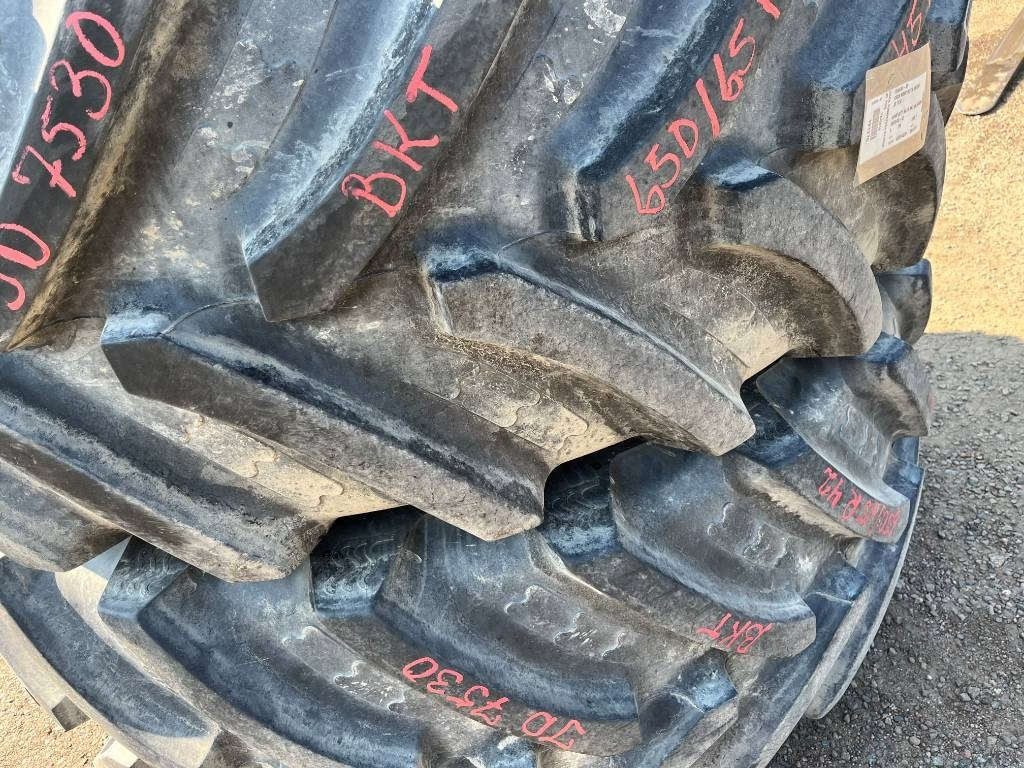 650/65R42 540/65R30 till JD 7530 - Tire for Agricultural machinery: picture 3 650/65R42 540/65R30 till JD 7530 - Tire for Agricultural machinery: picture 3