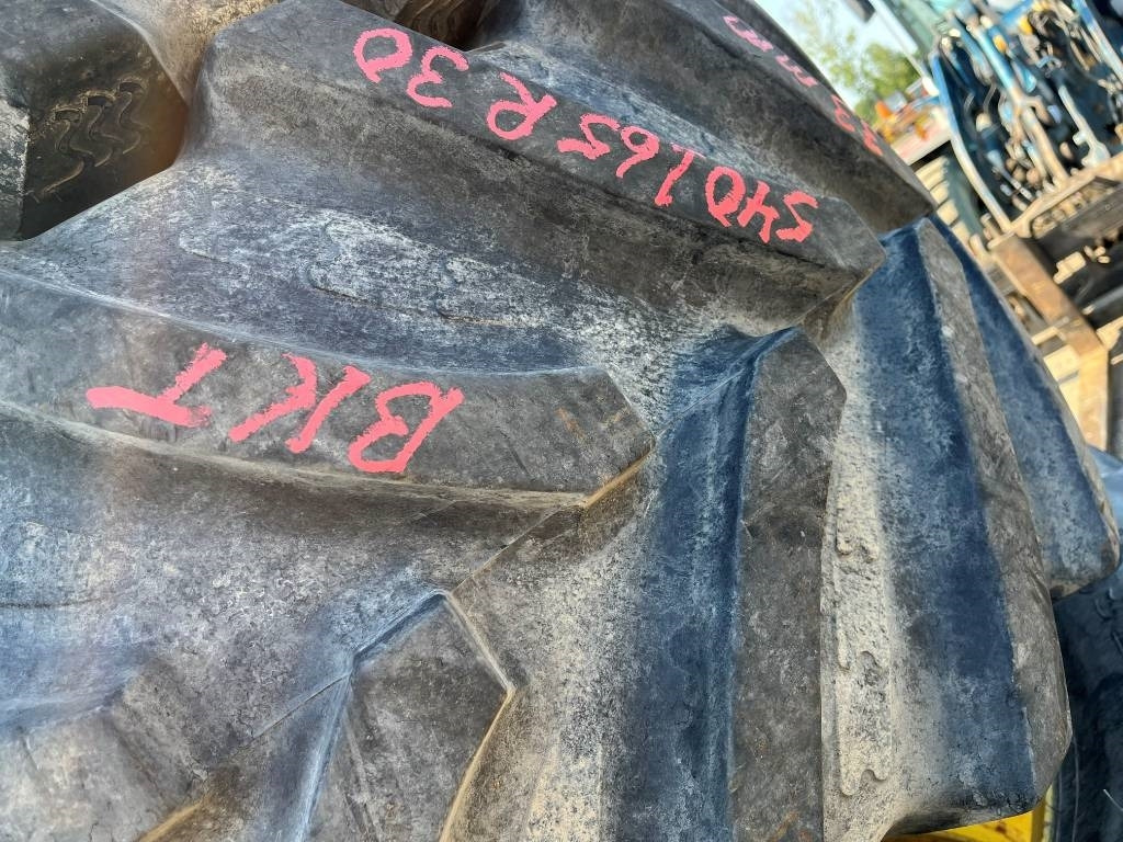 650/65R42 540/65R30 till JD 7530 - Tire for Agricultural machinery: picture 4 650/65R42 540/65R30 till JD 7530 - Tire for Agricultural machinery: picture 4