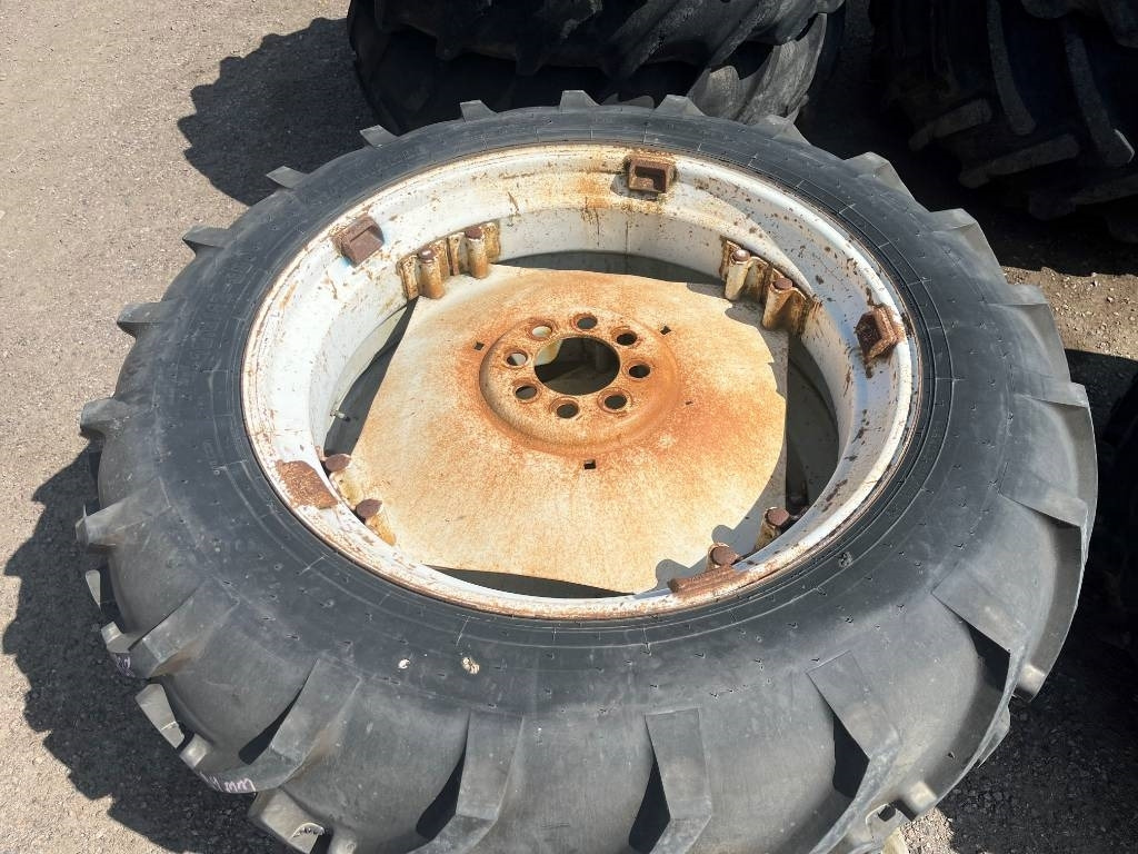Alliance 13,6-38 Däck På Ford fälg  - Tire for Agricultural machinery: picture 3 Alliance 13,6-38 Däck På Ford fälg  - Tire for Agricultural machinery: picture 3