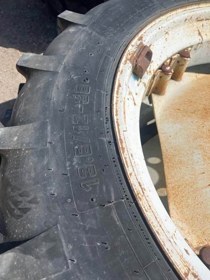 Alliance 13,6-38 Däck På Ford fälg  - Tire for Agricultural machinery: picture 4 Alliance 13,6-38 Däck På Ford fälg  - Tire for Agricultural machinery: picture 4
