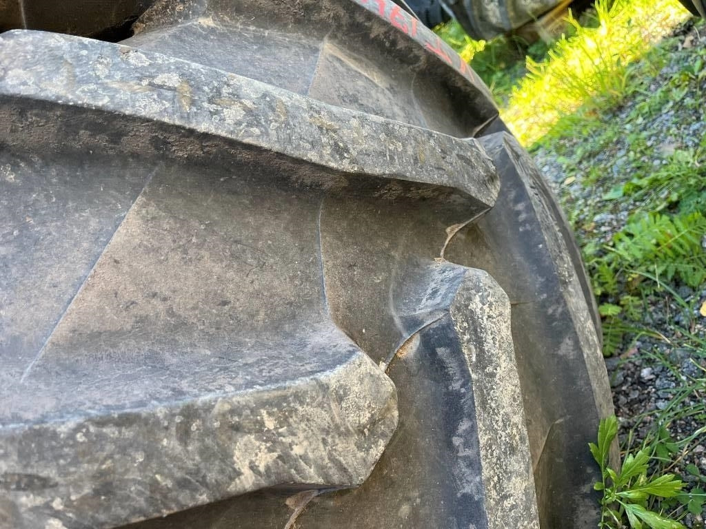 Trelleborg 650/65 42 540/65 30 till Valmet Valtra T174 - Tire for Agricultural machinery: picture 3 Trelleborg 650/65 42 540/65 30 till Valmet Valtra T174 - Tire for Agricultural machinery: picture 3