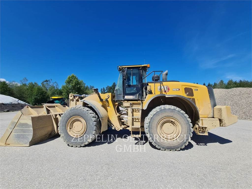 Wheel loader CAT 982M: picture 11