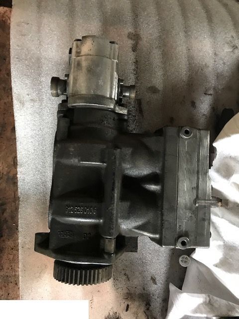 FENDT 939 - Kompresor Spręźarka - Air brake compressor for Agricultural machinery: picture 1 FENDT 939 - Kompresor Spręźarka - Air brake compressor for Agricultural machinery: picture 1