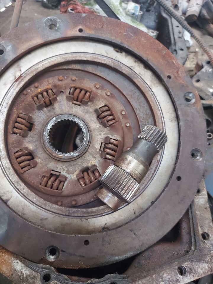 Ford 8730 Powershift sprzęgło - Clutch and parts for Farm tractor: picture 2 Ford 8730 Powershift sprzęgło - Clutch and parts for Farm tractor: picture 2