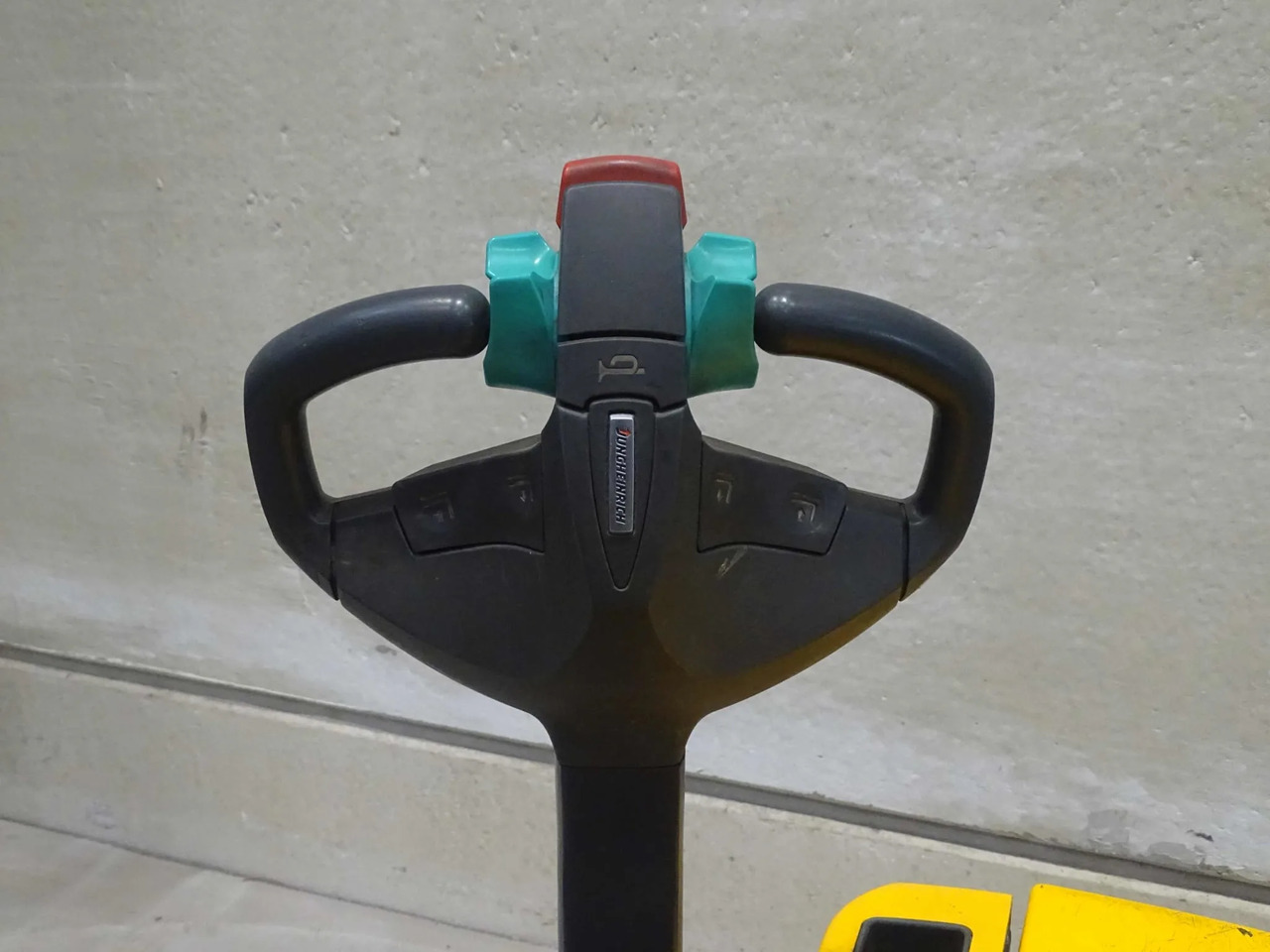 Jungheinrich EJE120 - Pallet truck: picture 5 Jungheinrich EJE120 - Pallet truck: picture 5