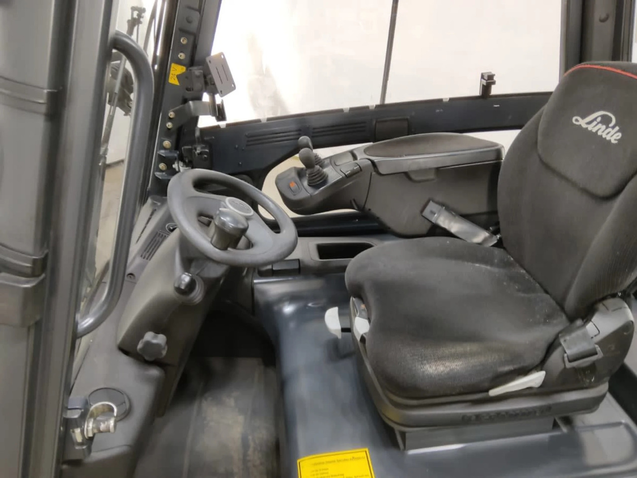 Linde E25HL-01/600 - Electric forklift: picture 3 Linde E25HL-01/600 - Electric forklift: picture 3