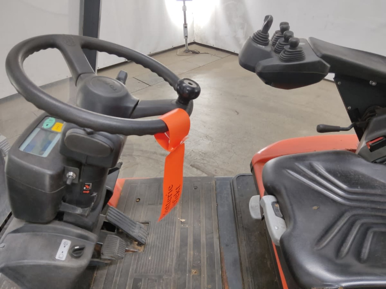 Toyota 7FBMF30 - Electric forklift: picture 4 Toyota 7FBMF30 - Electric forklift: picture 4