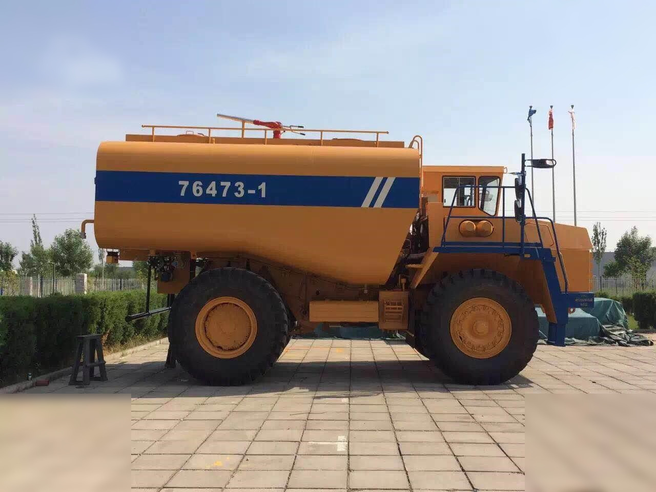 2000 BELAZ 75473 - Rigid dumper/ Rock truck: picture 3 2000 BELAZ 75473 - Rigid dumper/ Rock truck: picture 3