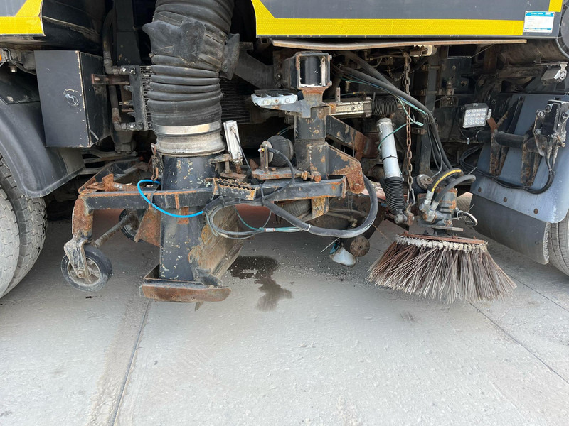 Road sweeper DAF LF 55.180 4x2 Schmidt SK 600 Dual LP: picture 12