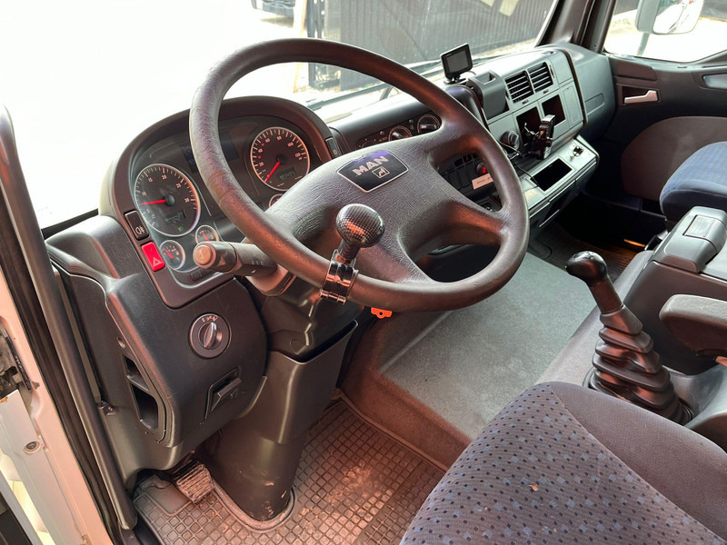 Dropside/ Flatbed truck, Crane truck MAN TGL 8.180 4x2 PK 4200 YEAR 2013 / PLATFORM L=3710 mm: picture 16 Dropside/ Flatbed truck, Crane truck MAN TGL 8.180 4x2 PK 4200 YEAR 2013 / PLATFORM L=3710 mm: picture 16