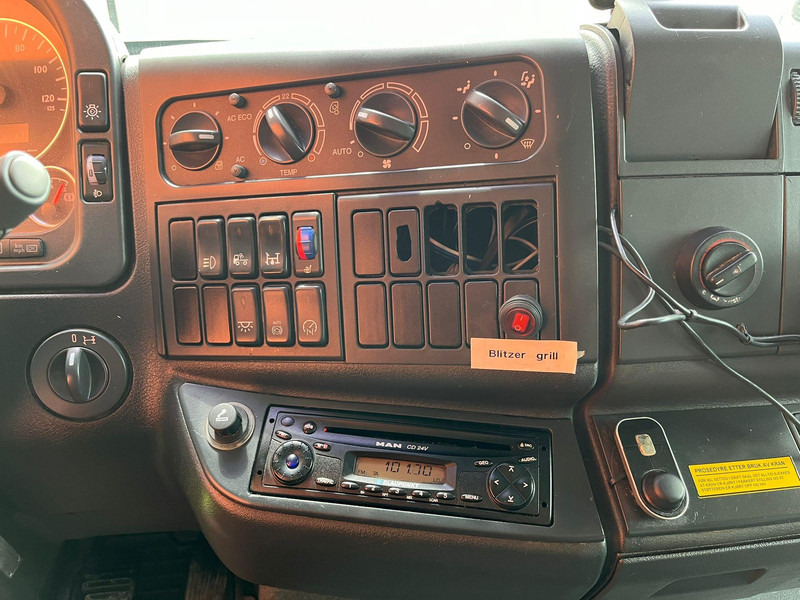 Dropside/ Flatbed truck, Crane truck MAN TGL 8.180 4x2 PK 4200 YEAR 2013 / PLATFORM L=3710 mm: picture 20 Dropside/ Flatbed truck, Crane truck MAN TGL 8.180 4x2 PK 4200 YEAR 2013 / PLATFORM L=3710 mm: picture 20