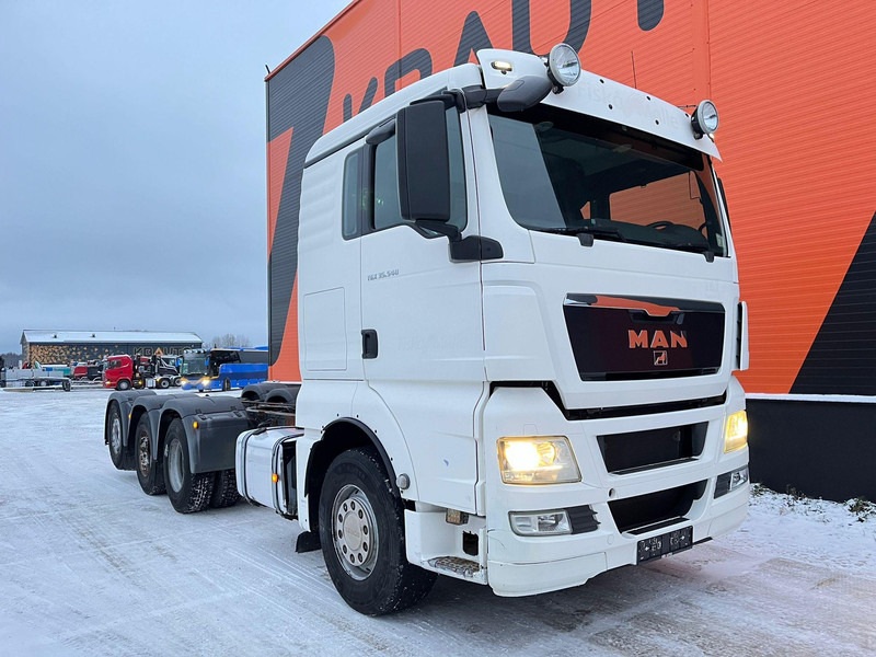 MAN TGX 35.540 8x4*4 9 TON FRONT AXLE / HYDRAULICS / PTO / INTARDER / CHASSIS L=6850 mm - Cab chassis truck: picture 4 MAN TGX 35.540 8x4*4 9 TON FRONT AXLE / HYDRAULICS / PTO / INTARDER / CHASSIS L=6850 mm - Cab chassis truck: picture 4